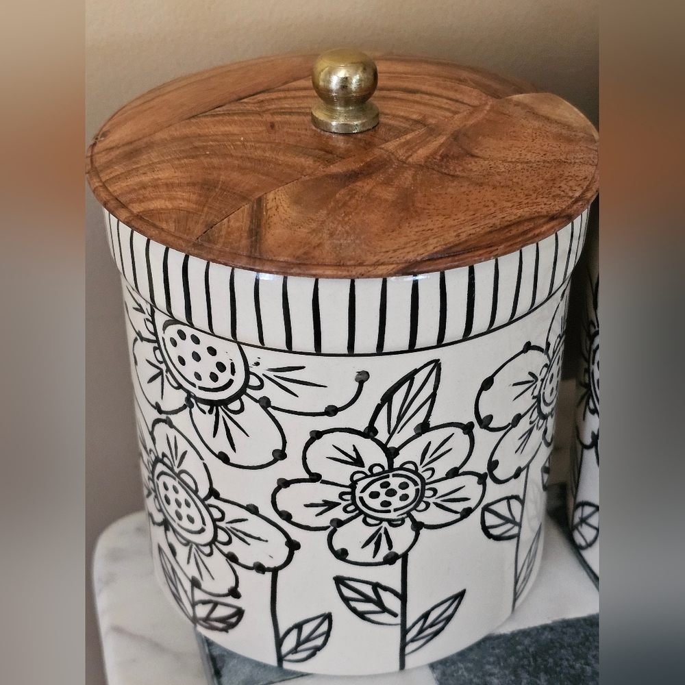Made In India Black & White Floral Ceramic Canister Wooden Lid Small